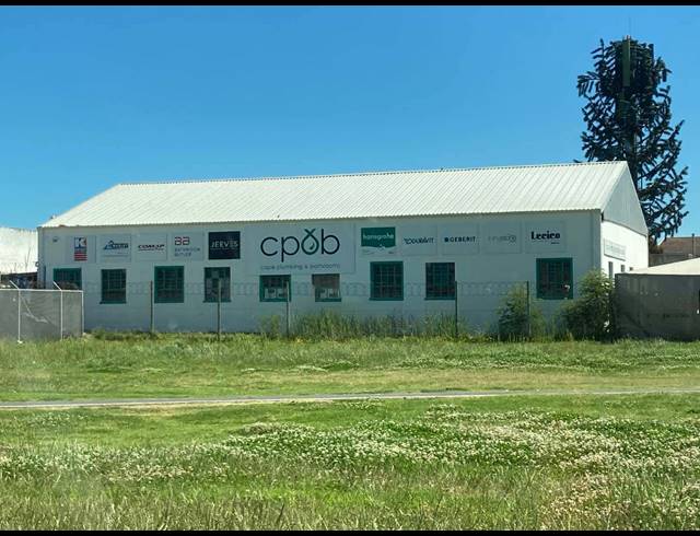 526M² WAREHOUSE RENTED IN RETREAT